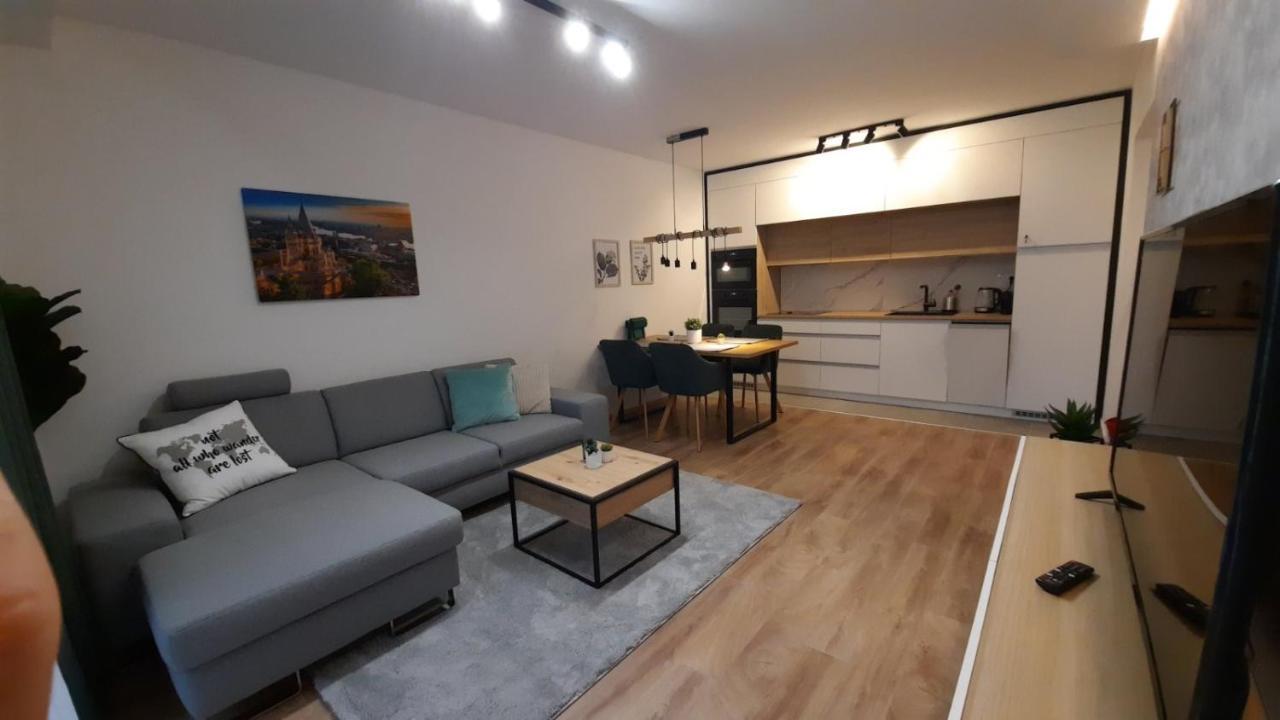Bpr Space Grey Home With Balcony 부다페스트 외부 사진